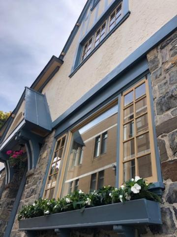 Downtown Mcgill & Guy Couette-café *